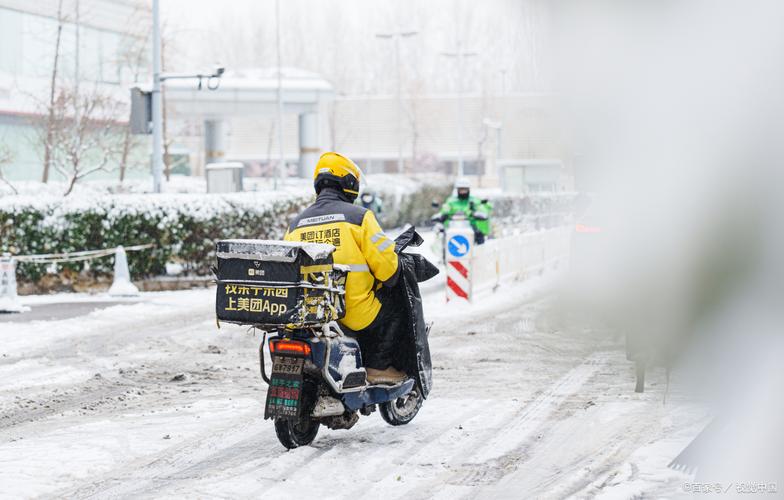 疫情期间送外卖的辜勇_疫情送外卖危险吗_